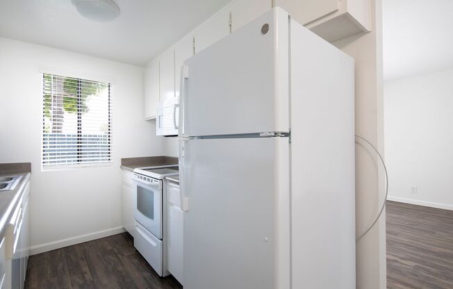 1 bed, 1 bath, 725 sqft, $1,975, Unit 05