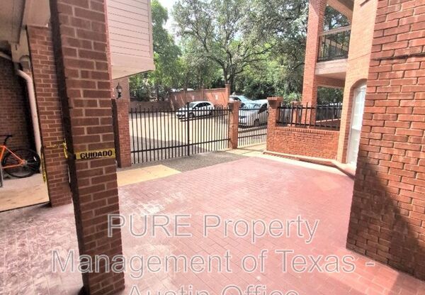 3200 Duval St #104