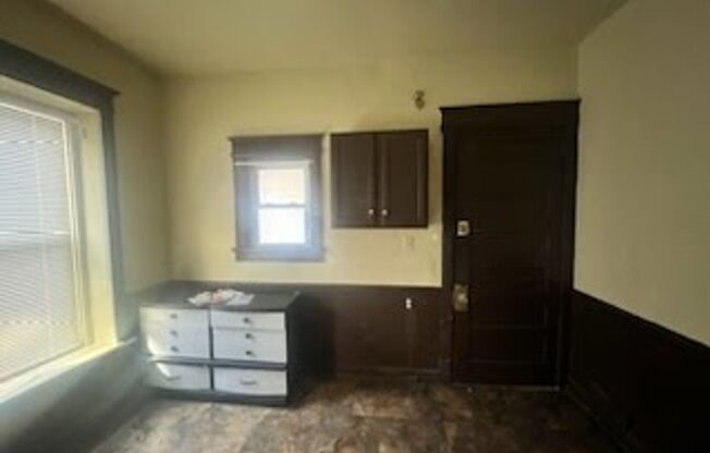 1 bed, 1 bath, $700, Unit 2