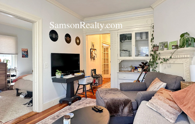 349 Thayer Street 2F