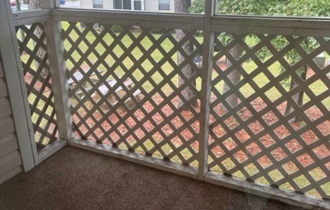 2 beds, 1 bath, 940 sqft, $1,100, Unit 184L