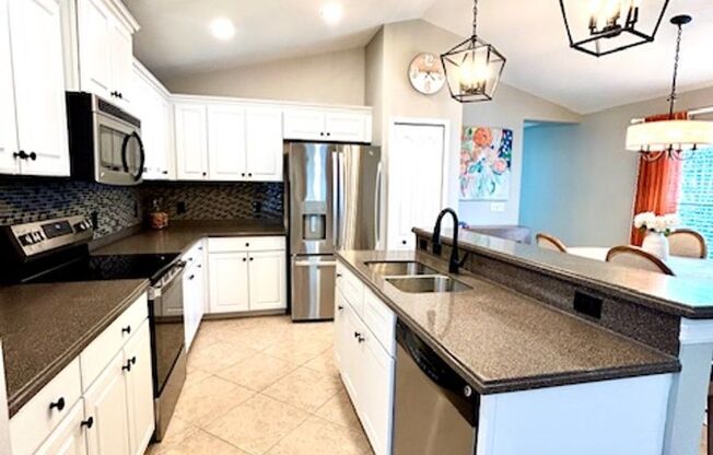 2/2 UNFURNISHED - ADORABLE BUNGALOW- WITH GARAGE/GATED COMMUNITY