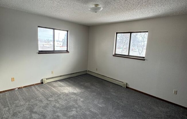 2 beds, 1 bath, $900, Unit #2