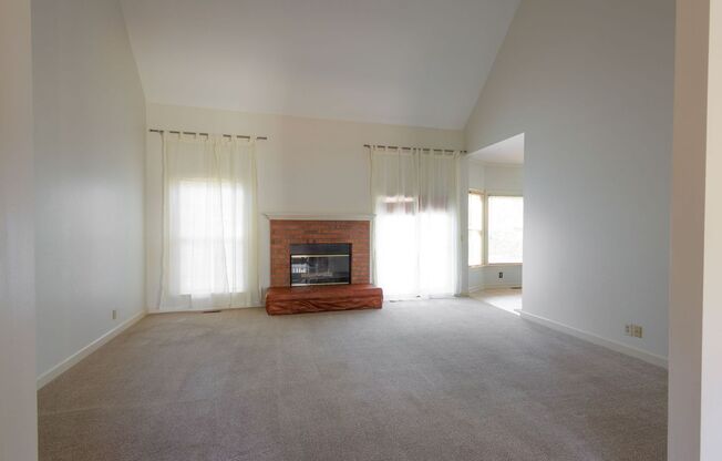 Charming 3-Bedroom/ 2.5 Bath Home in Royal Oaks Subdivision – Franklin, TN, 2 Car Garage