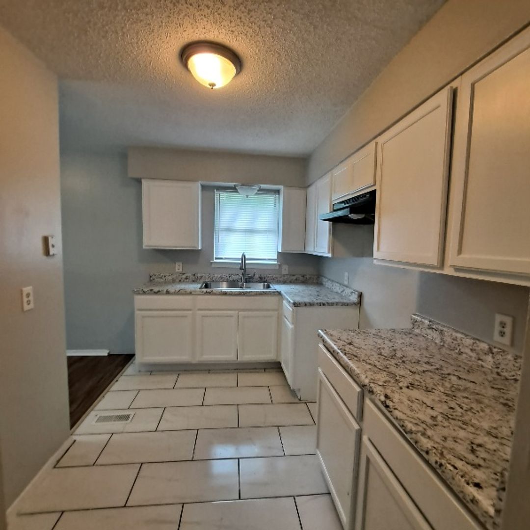 Welcome to 3785 Walsingham Dr!