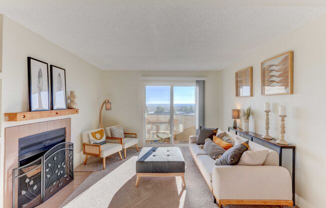 2 beds, 2 baths, 870 sqft, $1,735, Unit 10-112