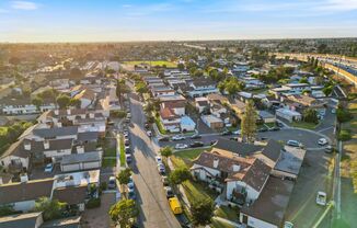 8651 Gloria 4-Plex