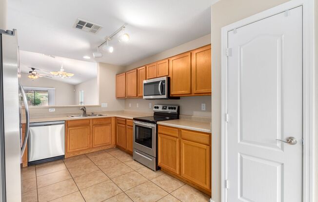 Excellent area of Goodyear! Like new inside!