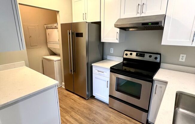 Freshly Renovated 2 Bed 1 Bath Condo in Lenox Village Available Dec 5! $1400