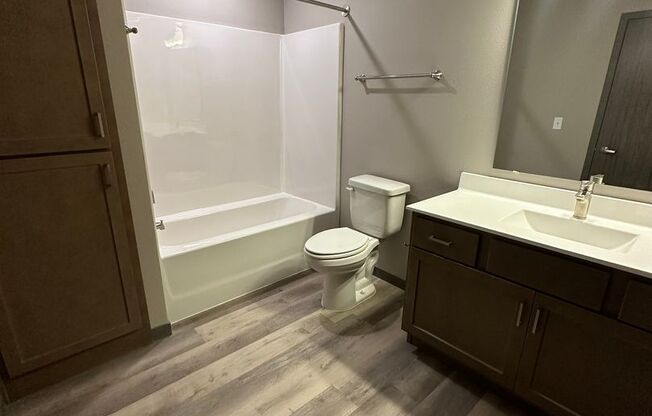 2 beds, 1 bath, 929 sqft, $1,525, Unit 321