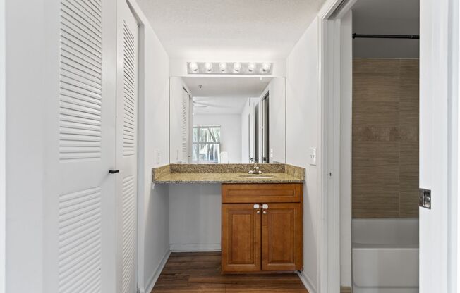 2 beds, 1 bath, 1,015 sqft, $2,050, Unit 09 - 912