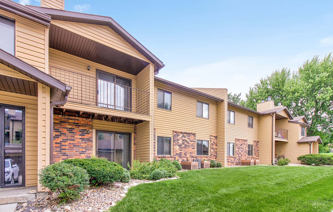 the outlook of the apartments at the crossings at camelback