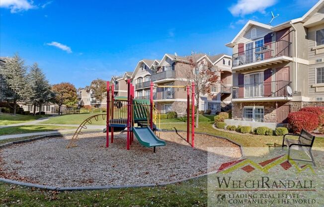 3 beds, 2 baths, $1,995, Unit # #D 9