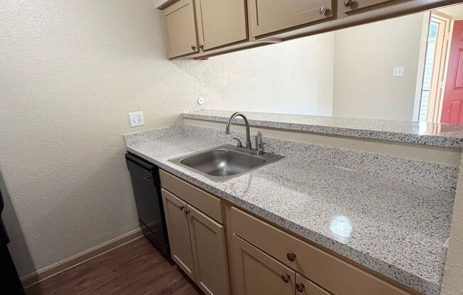 2 beds, 1 bath, 812 sqft, $1,085, Unit 1410