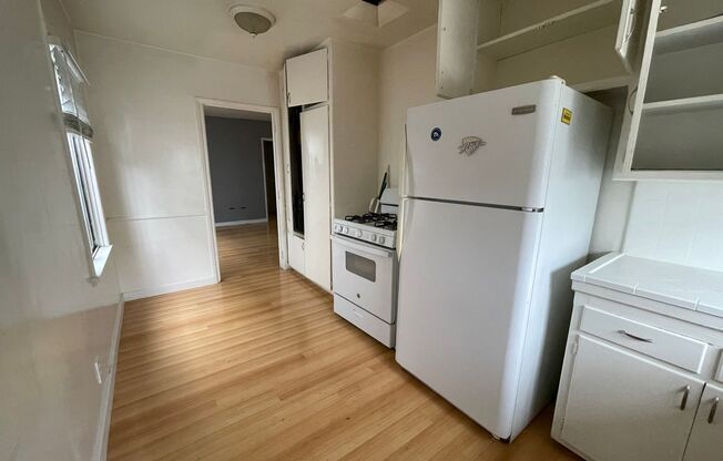 Studio, 1 bath, 350 sqft, $1,695, Unit 7