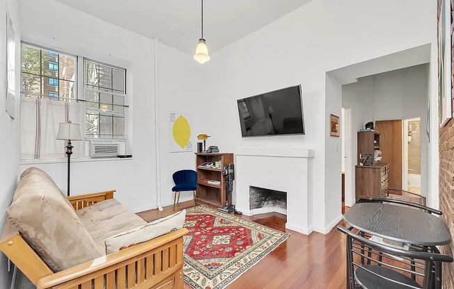 2 beds, 1 bath, $6,395, Unit 1