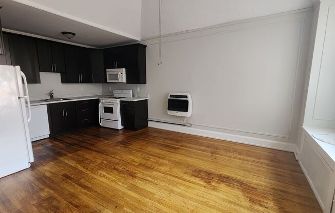 1 bed, 1 bath, 728 sqft, $1,000, Unit E408