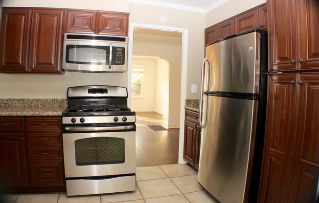 Charming 2BR/1BA House in OB W/ parking, W/D, & more!