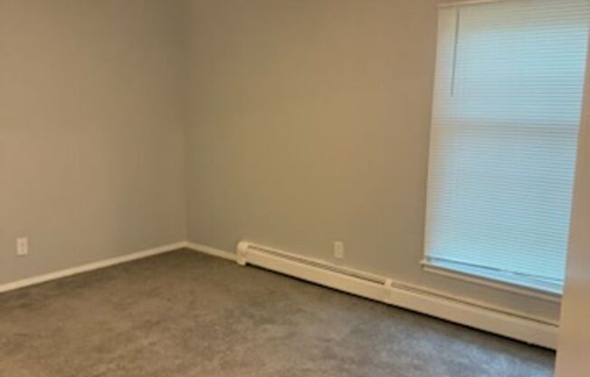 2 beds, 1 bath, 800 sqft, $1,400, Unit 10RW-6