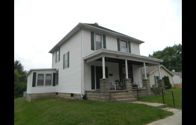 2-Story House, 4Bed/2Bath with Lots of Room, Washer/Dryer. Pet Friendly & Large Yard