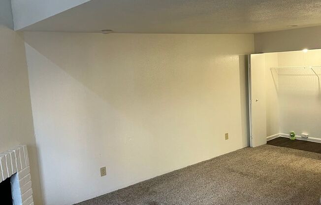 1 bed, 1.5 baths, 866 sqft, $935, Unit 2108