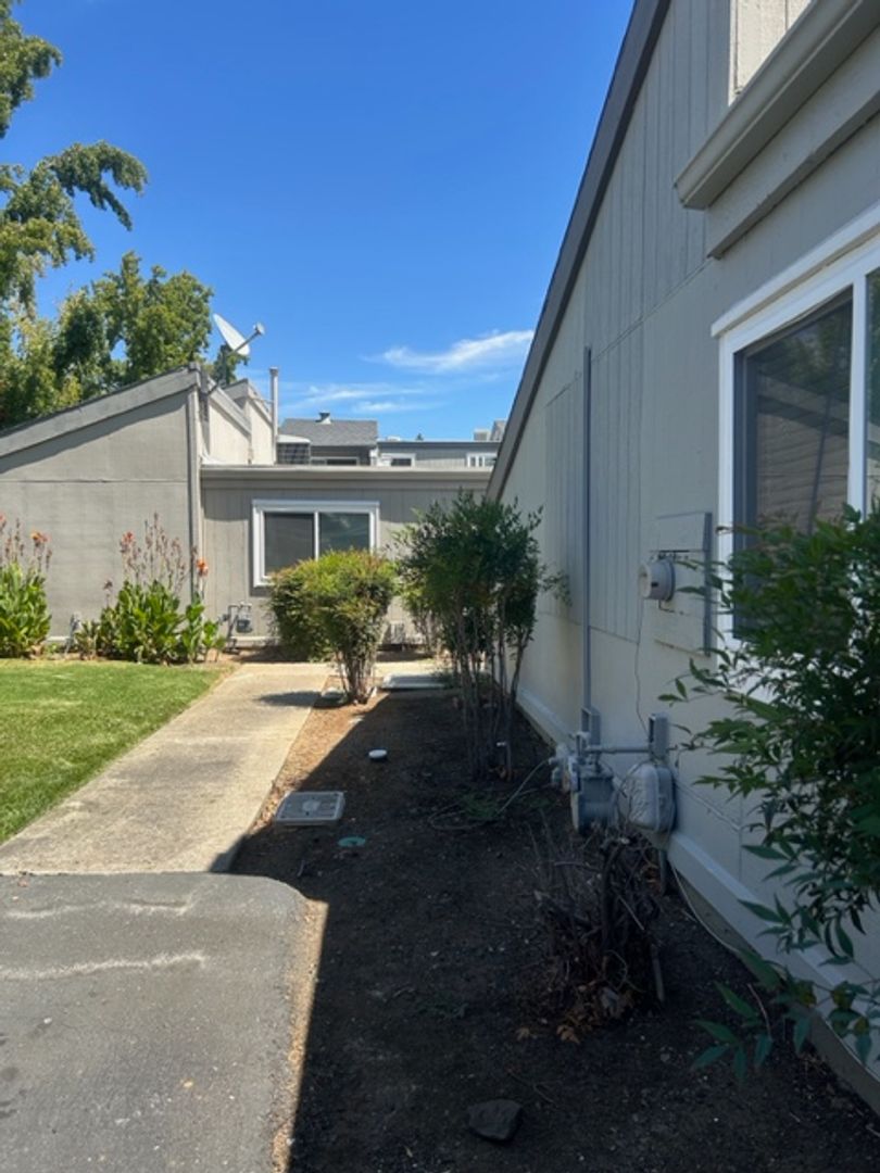 Afordable and spacious Concord 2/1 townhome