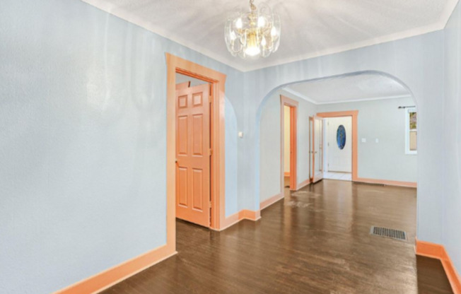 Updated 3br/2ba home with bonus room and fenced back yard in NE Sumner Neighborhood