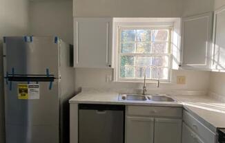 2 beds, 2 baths, 1,300 sqft, $1,350