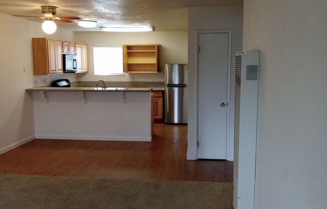 2 beds, 1 bath, 950 sqft, $1,350