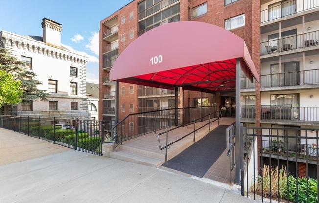 100 HIGH ST