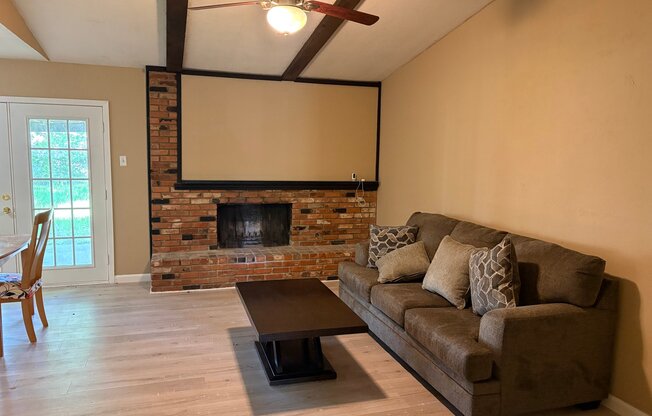 724 MELINDA DR