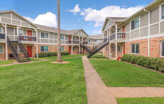 Lush Green Landscape at Castlewood Apartments, Clute, Texas