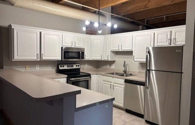 1 bed, 1 bath, 630 sqft, $1,350, Unit 914