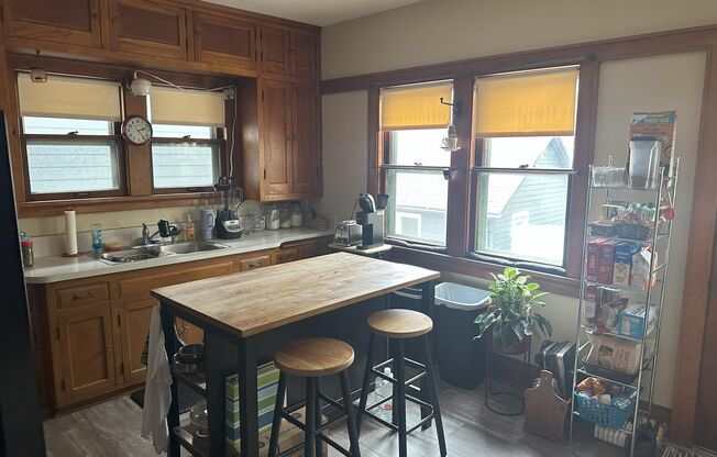 2571-2573 S. Howell Ave