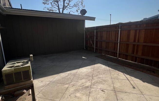 2 Bedroom 2.5 Bath Townhome Available in Pomona