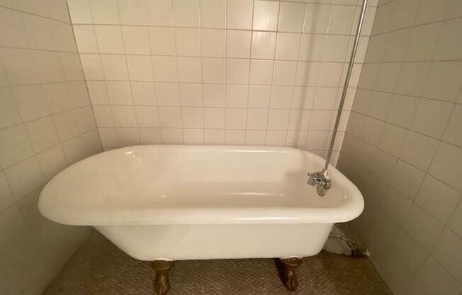 2 beds, 2 baths, 1,000 sqft, $1,650, Unit 29