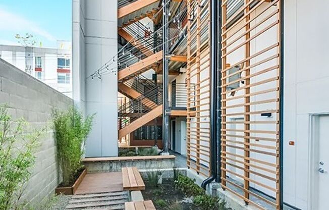 Studio, 1 bath, 300 sqft, $1,395, Unit 204