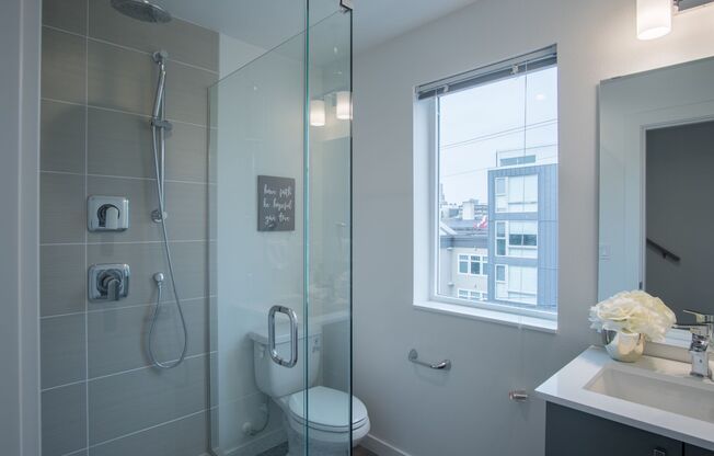 Modern 3BR/3BA Townhouse with Rooftop Views in Yesler Terrace