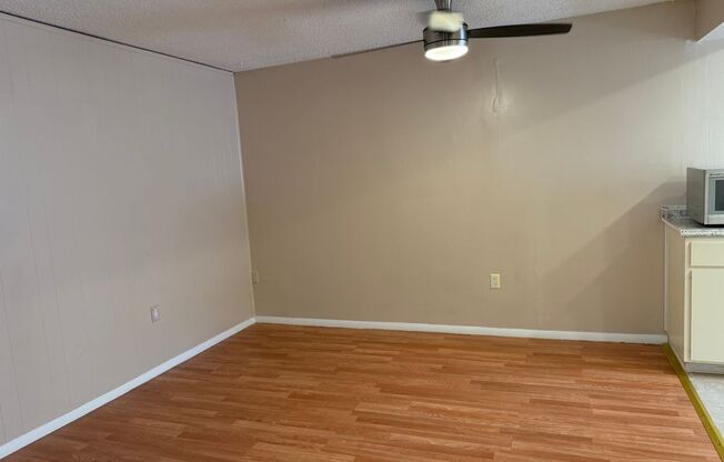 2 beds, 1 bath, $1,025, Unit #V184