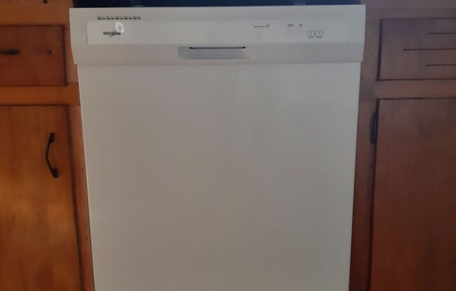 2 beds, 1 bath, 903 sqft, $1,290, Unit A-2