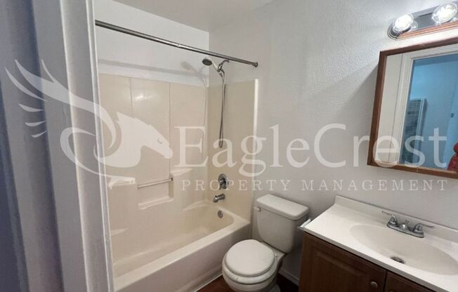 2 beds, 1 bath, 700 sqft, $950, Unit Unit 103