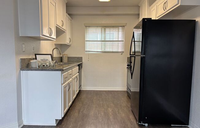 2 beds, 1 bath, 800 sqft, $2,470, Unit 320-07