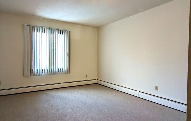2 beds, 1 bath, 975 sqft, $1,295, Unit 105