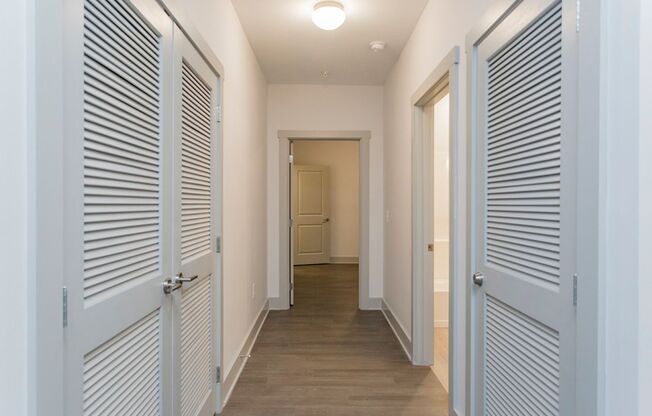 1 bed, 2 baths, 945 sqft, $1,975, Unit Heritage East- Unit 212