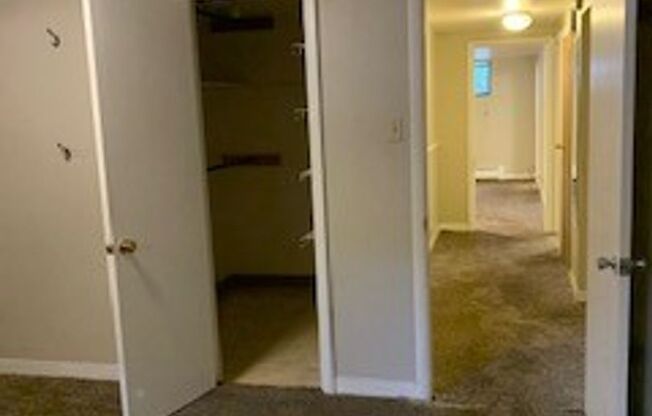 2 beds, 1 bath, $1,800, Unit 686