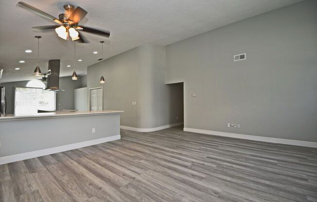 Beautiful Home in Alafaya Woods Totally Remodeled
