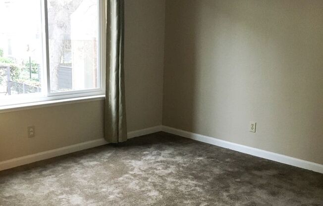 2 beds, 2 baths, $2,700, Unit Apt 81