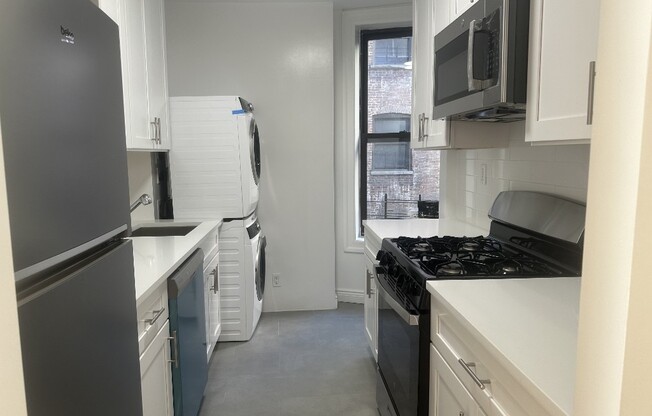 515 W 122 ST
