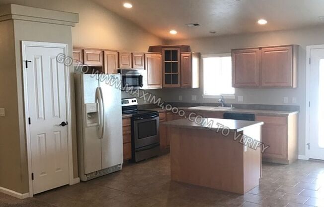 647 ZOE LANE - GREAT 3BR/2BA