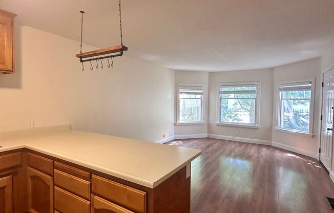 2 beds, 1 bath, 750 sqft, $1,995, Unit 1219 1/2 E St